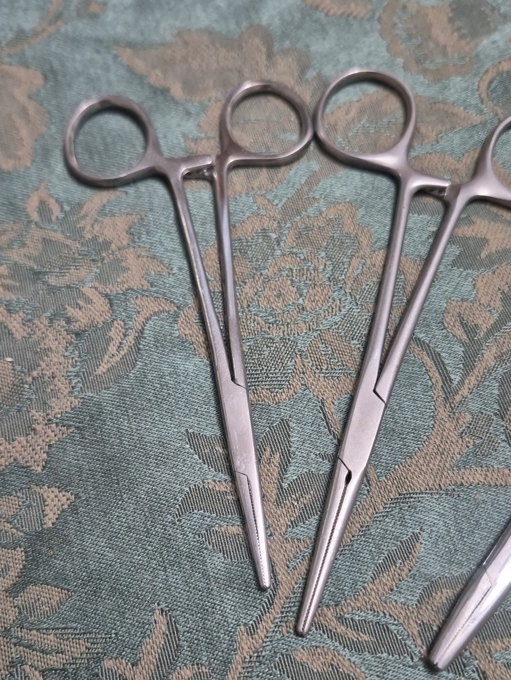 3 Medical Instruments (Hemostats) - Picture 3 of 5